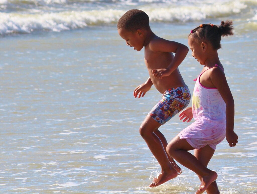 children, to play, beach-585731.jpg